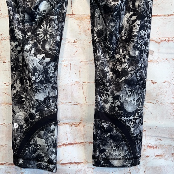 Lululemon Pants Womens 6 Run Inspire Crop Athletic Capri Activewear Floral Print - Picture 7 of 15